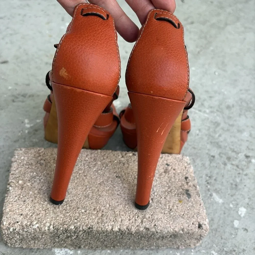 Gucci horse fit platform sandals